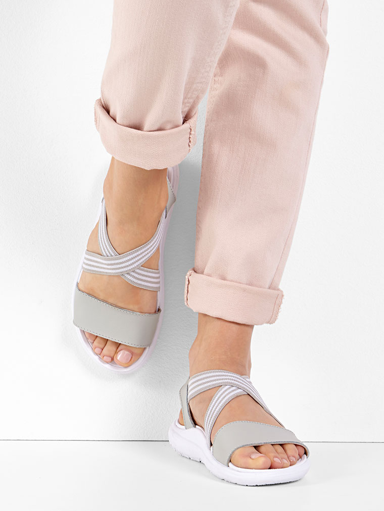 Sandały z elementami ze skóry